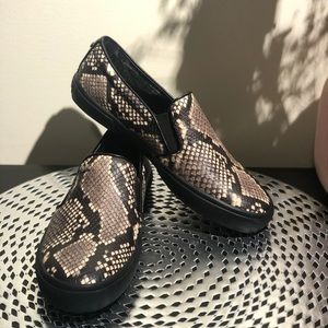 【MICHEAL KORS】snake skin sneaker 👟 size 7.5M /38M